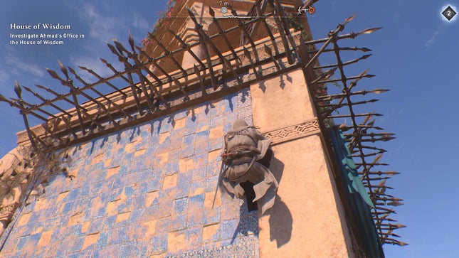 Ein Screenshot zeigt einen Attentäter in einem weißen Gewand, der einen Turm erklimmt. 